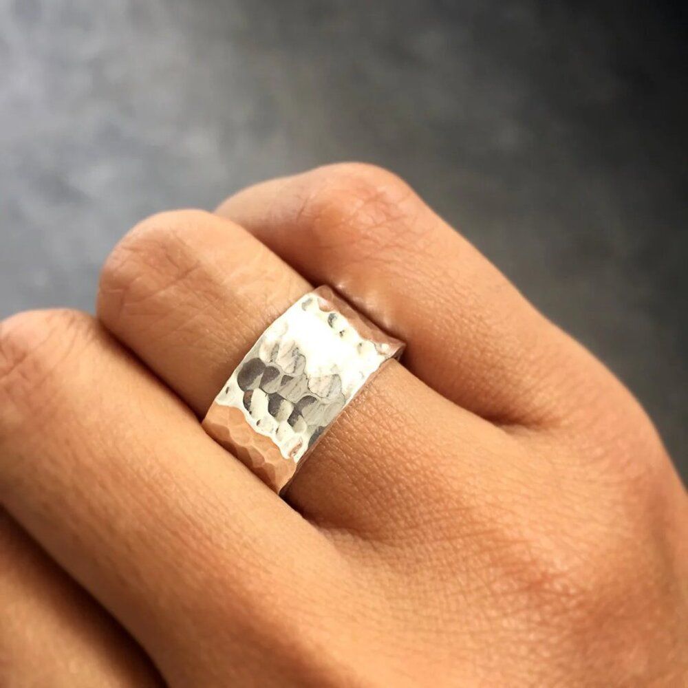 NWT Gorjana Sz 7 Camila Hammered 18kt Gold Cigar Band Thick Ring Layering Stack - Picture 8 of 9